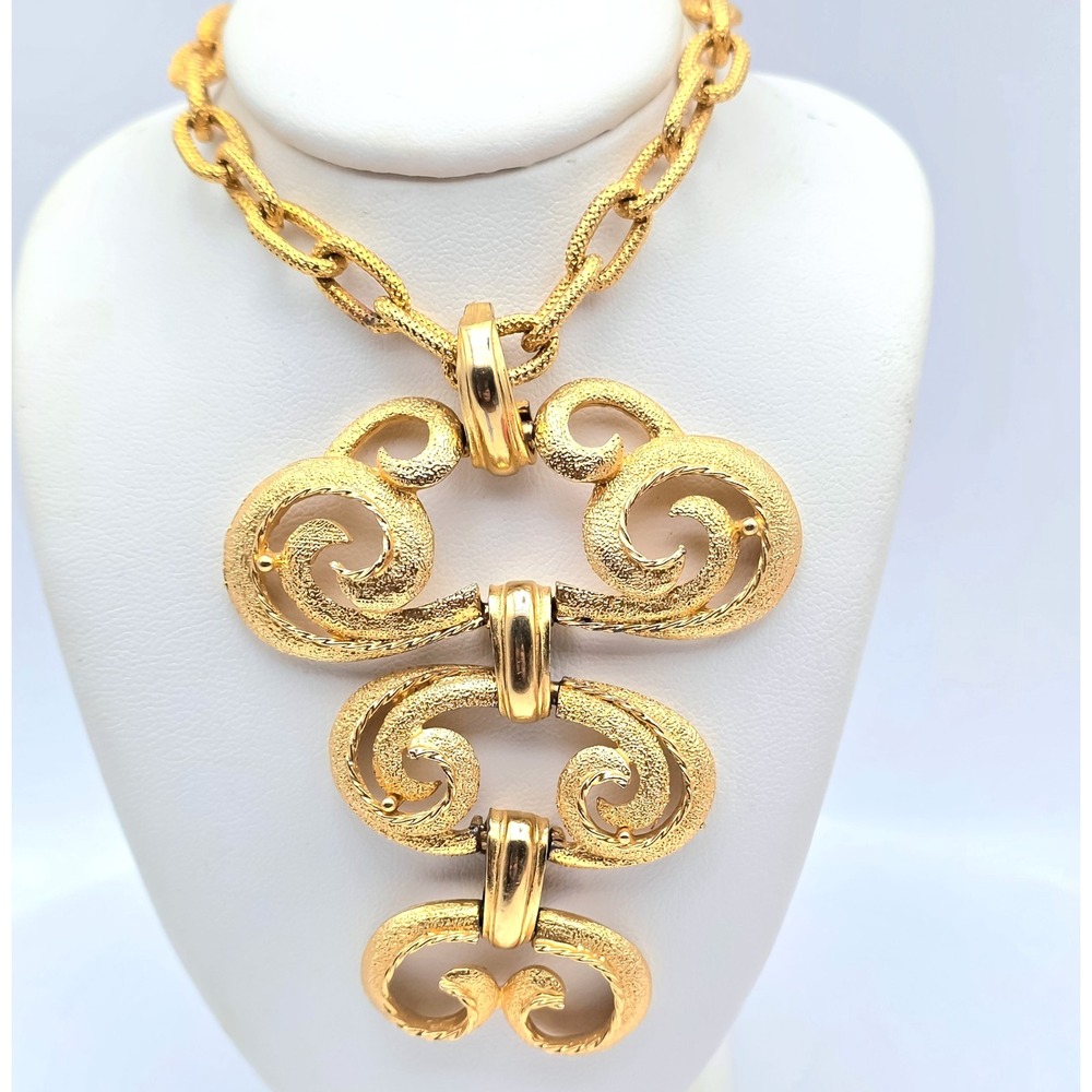 Vintage Gold Chunky Bold Drop Dangle 20" Womens Openwork Pendant Necklace